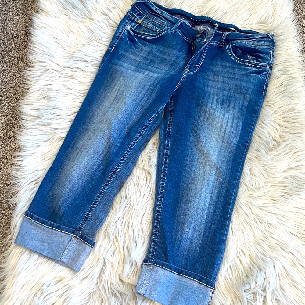 Wallflower capris